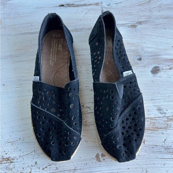 TOMS Women's Classics Black Moroccan Cutout Slip Ons 7.5 - Picture 1 of 4